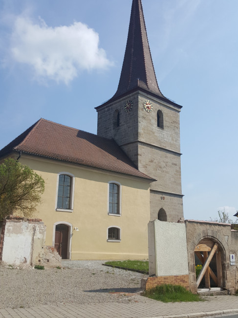 Kirchenvorplatz Unternbibert